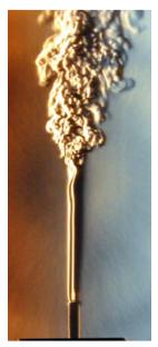 圖2：Schlieren靜止腔內(nèi)蠟燭上方空氣流動(dòng)的圖像。