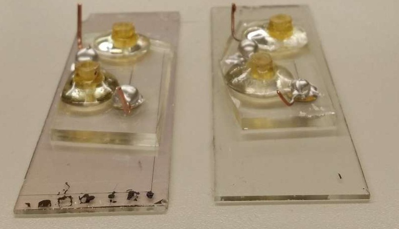 芯片實(shí)驗(yàn)室設(shè)備利用電信號測量葡萄糖，分辨血型并檢測病毒或癌癥。但是生物樣品需要保護(hù)免受電場的影響。一層薄薄的氧化鉿可以解決問題。圖片來源：Sanaz Habibi